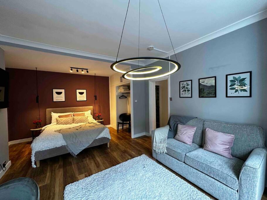 Spacious For 4 Near Regents Park N1 * Londen